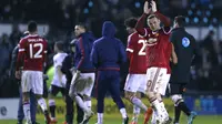 Wayne Rooney tepuk tangan usai turut cetak gol untuk MU lawan Derby County di putaran empat Piala FA (Reuters)