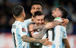 Lionel Messi menyumbangkan satu gol saat Timnas Argentina menang 3-1 atas Venezuela pada laga ke-17 kualifikasi Piala Dunia 2022 zona CONMEBOL di Estadio Alberto J. Armando, Sabtu (26/3/2022) pagi WIB. (AP Photo/Natacha Pisarenko)