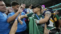 Ketegangan kedua suporter ini sudah terjadi beberapa hari yang lalu saat Messi menjadi bahan ejekan suporter Meksiko. (AP Photo/Ariel Schalit)