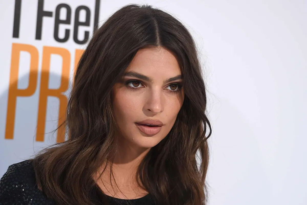 Model Emily Ratajkowski