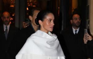 Intip gaya debut Meghan Markle di Paris Fashion Week (@meghan.markle.official)