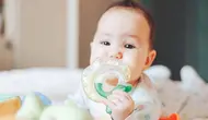 Bantu Si Kecil Lebih Nyaman saat Tumbuh Gigi, Kenali Manfaat Teether Bayi dan Pilihan Produknya
