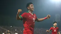 Rafli Mursalim merayakan golnya yang membawa Timnas Indonesia U-19 menang 1-0 atas Vietnam, Sabtu (7/7/2018) di Stadion Gelora Delta, Sidoarjo. (Bola.com/Aditya Wany)