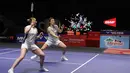 Ganda campuran Prancis, Thom Gicquel/Delphine Delrue, saat melawan wakil Thailand, Dechapol Puavaranukroh/Supissara Paewsampran pada laga final Indonesia Open 2025 di Istora Gelora Bung Karno, Senayan, Jakarta, Minggu (8/6/2025). (Bola.com/M Iqbal Ichsan)