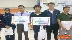 Citizen6, Semarang: Edwin Ibnu Margani dan Muqorrobin Zaen akhirnya terpilih sebagai pemenang lomba presenter SGTC Semarang di Kampus Universitas Diponegoro, Tembalang, Semarang, Kamis (31/3).(Pengirim: Eko Harijanto)
