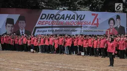 Ratusan kader dan simpatisan partai PDIP hadir mengikuti upacara HUT ke-74 RI di Jakarta, Sabtu (17/8/2019). Upacara HUT ke-74 Kemerdekaan RI tersebut diikuti ribuan kader dan simpatisan partai PDIP. (Liputan6.com/Faizal Fanani)