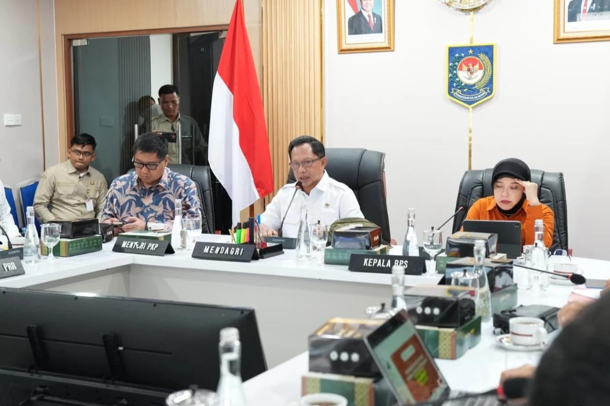 Kasatgas Tito saat memimpin Rapat Koordinasi Pendataan Huntap