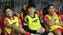 Kiper Persija Jakarta, Cyrus Margono, berada di bench pemain saat laga melawan Dewa United pada pertandingan tunda pekan ke-25 BRI Super League 2025/2026 di Jakarta International Stadium (JIS), Minggu (15/03/2026). (Bola.com/M Iqbal Ichsan)