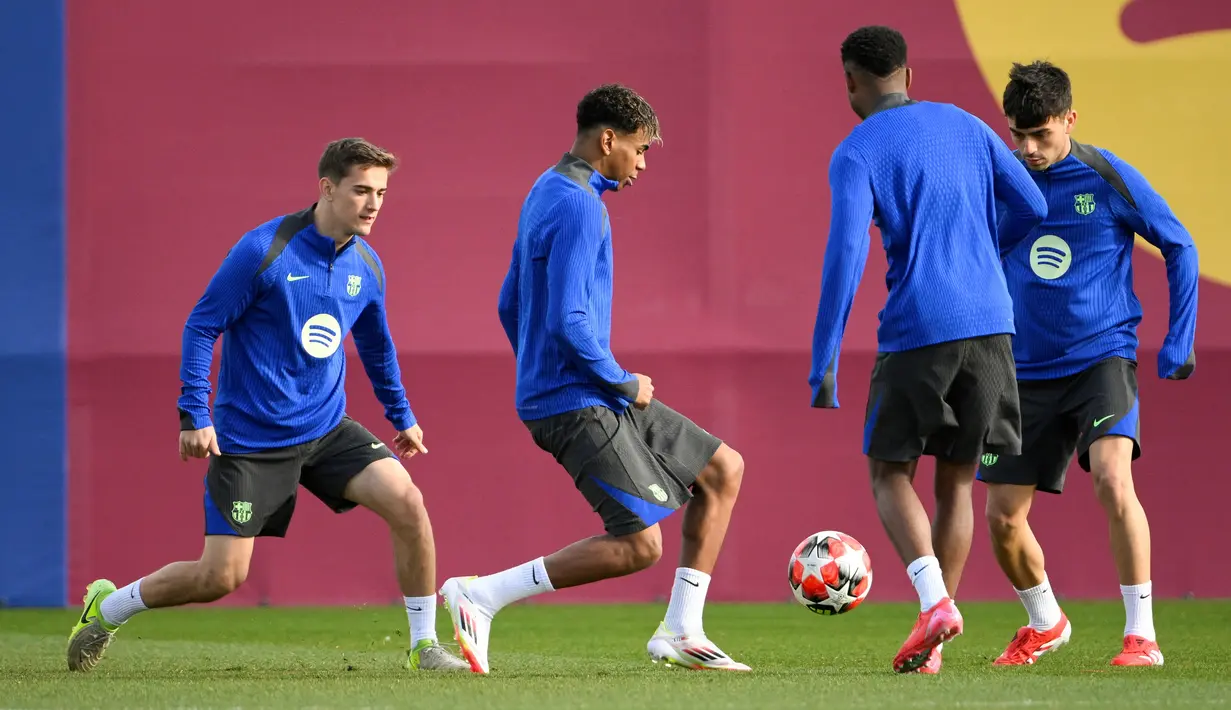 Barcelona saat ini menempati peringkat kedua klasemen dengan raihan 18 poin dari tujuh pertandingan. Tim asuhan Hansi Flick tampil gemilang sepanjang fase liga dan sudah memastikan tiket otomatis ke babak 16 besar. (AFP/Josep Lago)