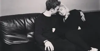 Meghan Trainor mengawali 2018 dengan bahagia usai dilamar oleh kekasihnya Daryl Sabara. (instagram/meghan_trainor)