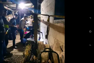 Polsek Gubug melakukan olah TKP di lokasi ledakan petasan di Grobogan. (Liputan6.com/Felek Wahyu)