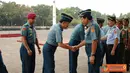 Citizen6, Jakarta: Panglima TNI Laksamana TNI Agus Suhartono, usai apel Pagi mengadakan acara halal bihalal bertempat di lapangan apel Mabes TNI, Cilangkap, Jakarta, Senin (27/8). (Pengirim: Badarudin Bakri).