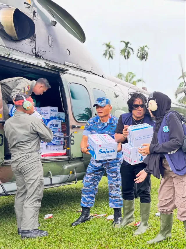6 Artis Terjun Langsung Bantu Korban Banjir Sumatera, Verrell Bramasta Tuai Sorotan