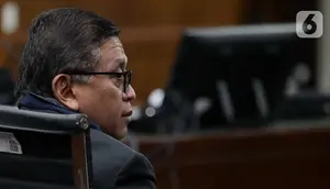 Hasto Kristiyanto bersama tim penasehat hukumnya meminta waktu 10 hari untuk menyusun nota keberatan atas dakwaan atau eksepsi. (Liputan6.com/Herman Zakharia)