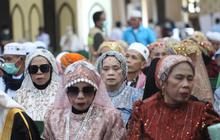 Penasaran Legislator soal Tradisi Pakaian 'Bling-Bling' Jemaah Haji di Sulsel