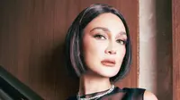 Model Rambut Bob Pendek Luna Maya, Tampil Beda dan Fresh saat Gala Premier Film 'SUKMA'