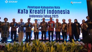 Menekraf Riefy Harsya Beri Penghargaan Untuk 6 Kabupaten/Kota Kreatif Indonesia 2025. (Liputan6.com?debby Alifah Maulida)