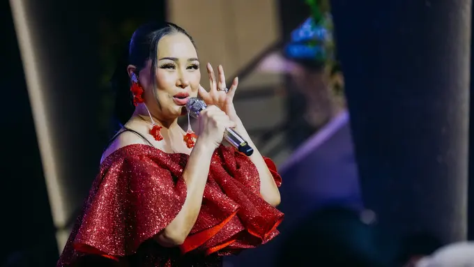 Titi DJ Perdana Bawakan Lagu Terbaru Top Forty