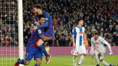 Pemain Barcelona, Luis Suarez dan Lionel Messi merayakan gol saat melawan Espanyol pada lanjutan La Liga Spanyol di Camp Nou, (18/12/2016). Barcelona menang 4-1. (REUTERS/Albert Gea)