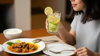 Cara Membuat Infused Water Lemon dan Mentimun untuk Menurunkan Kolesterol Setelah Makan Daging Kurban