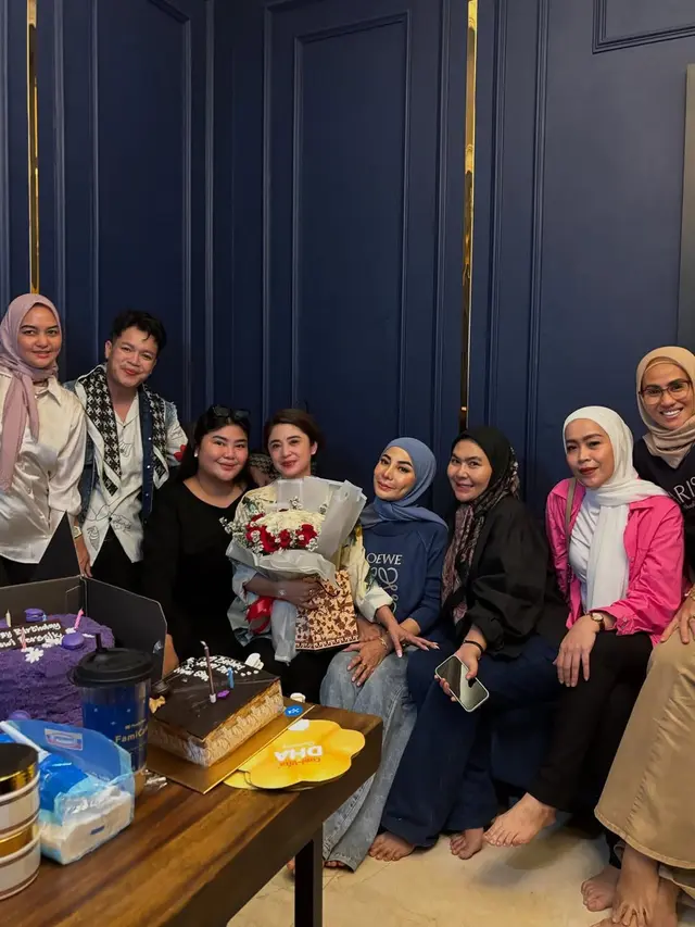 6 Momen Kejutan Ulang Tahun Dewi Perssik ke-39 dari Keluarga, Bahagia Bertambah