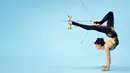 Nancy Siefker berhasil masuk ke buku Guinness World Records 2014 karena bisa memanah dengan kaki sejauh 6 m (AFP PHOTO / GUINNESS WORLD RECORDS / RYAN SCHUDE)