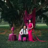 Febby Rastanty dan pasangannya tampil memukau dalam pemotretan prewedding yang bertema elegan dan romantis. [@terralogical @leurafilm].