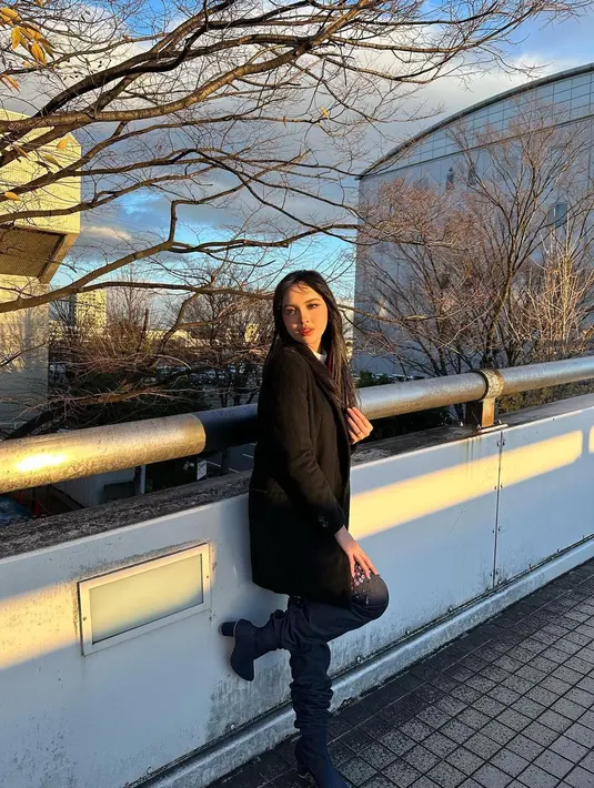 Berkeliling dengan udara dingin bersuhu 8 derajat celcius, Lyodra Ginting tetap tampil fashionable [instagram/lyodraofficial]