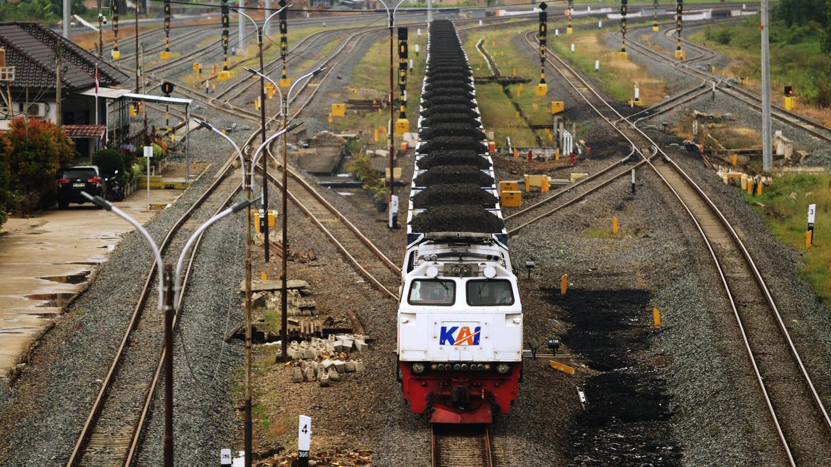 KAI Logistik Angkut 19 Juta Ton Barang, Batu Bara Masih Dominan
