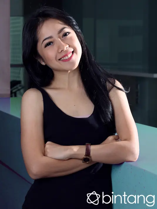 Wanita yang telah menekuni ballet sejak kecil ini selalu berpegang teguh dengan catatan: pendidikan formal dan dunia seni dilakoni seiring sejalan dan harus menjaga nama baik keluarga. (Andy Masela/Bintang.com)