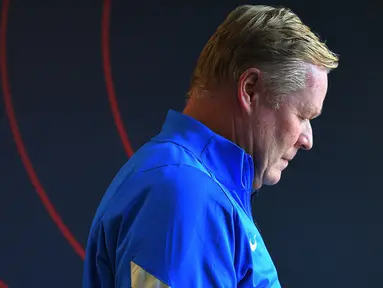 Ronald Koeman merupakan mantan pemain Barcelona yang berjasa mencetak gol kemenangan di final Piala Eropa saat melawan Sampdoria pada 1992 silam. Selanjutnya, Ia dikontrak sebagai pelatih Blaugrana pada 2020 lalu. Namun, Koeman gagal mendongkrak penampilan Barcelona musim ini. (AFP/Lluis Gene)