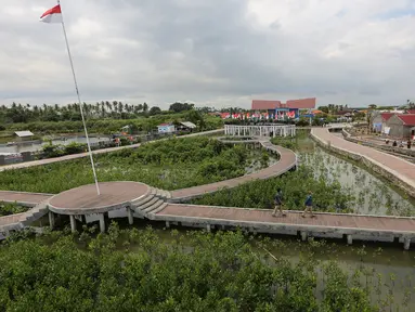 Pemandangan Gerbang Mapan Aquaculture di Desa Ketapang, Mauk, Kabupaten Tangerang (21/01/2022). Program Gerakan Pembangunan Masyarakat Pantai (Gerbang Mapan) bertujuan untuk mempercepat penyediaan infrastruktur dasar pengembangan perekonomian dan wisata masyarakat pesisir.(Liputan6.com/Fery Pradolo)