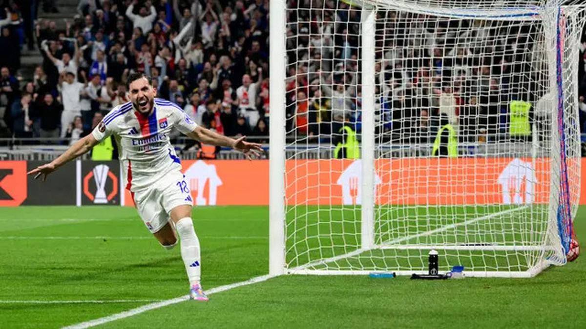 Foto: Blunder Andre Onana Batalkan Kemenangan Comeback MU atas Lyon di Liga Europa