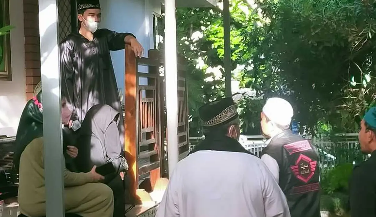 Alvin Faiz berduka (Budy Santoso/Kapanlagi.com)