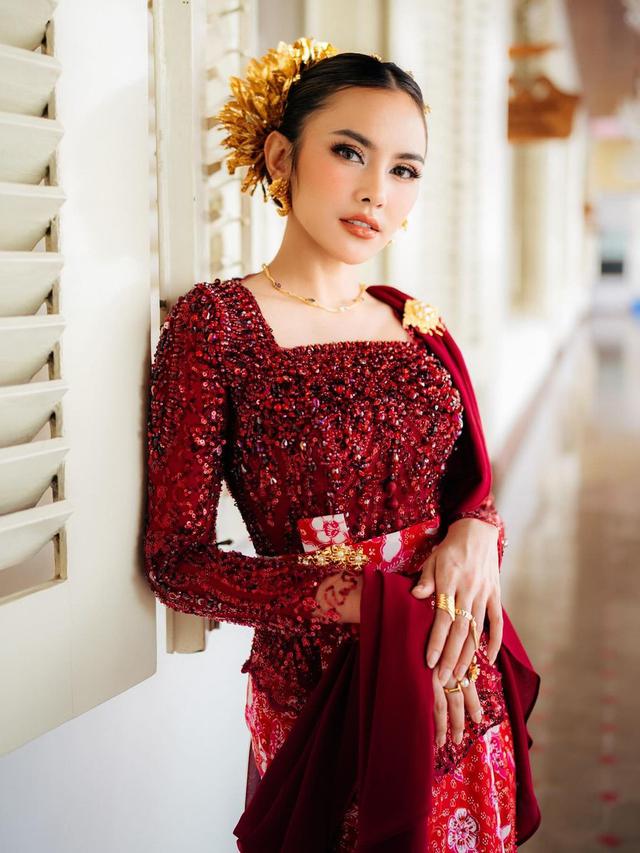 Parade kebaya merah putih