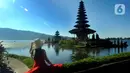 Sampai saat ini, masih belum ditemukan sumber pasti yang mengungkapkan sejarah berdirinya Pura Ulun Danu Beratan. Satu-satunya sumber yang ditemukan adalah Lontar Babad Mengwi. Di dalamnya dijelaskan bahwa Pura Ulun Danu Beratan didirikan oleh I Gusti Agung Putu sekitar tahun Saka 1556 atau 1634 M. (merdeka.com/Arie Basuki)