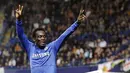 Gelandang Chelsea, Michael Essien bergembira seusai membukukan gol kedua yang memberi Chelsea kemenangan 4-0 ketika menjamu Wolves di Stamford Bridge dalam laga Liga Premier pada 21 November 2009. AFP PHOTO/GLYN KIRK