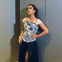 Outfit Brisia Jodie /copyright instagram/ brisiajodie96