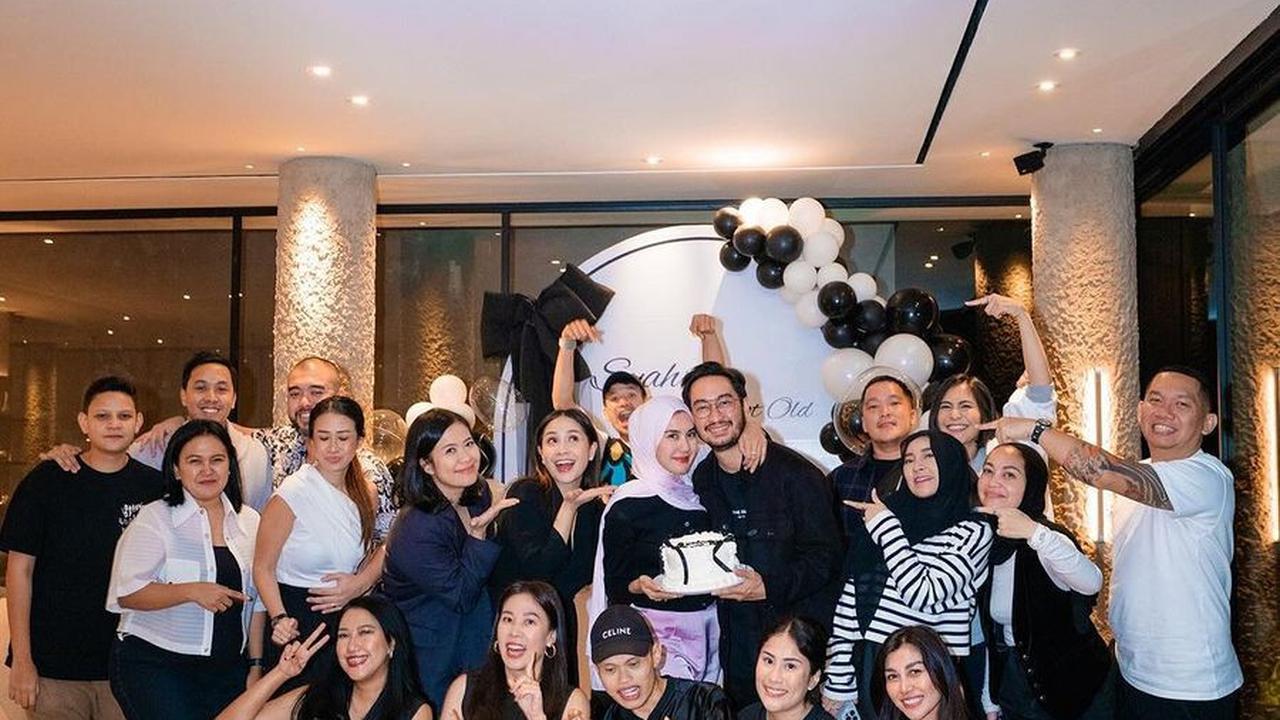 Potret Wanda Hara di Ulang Tahun Syahnaz Sadiqah, Tampil Kasual Panen Pujian