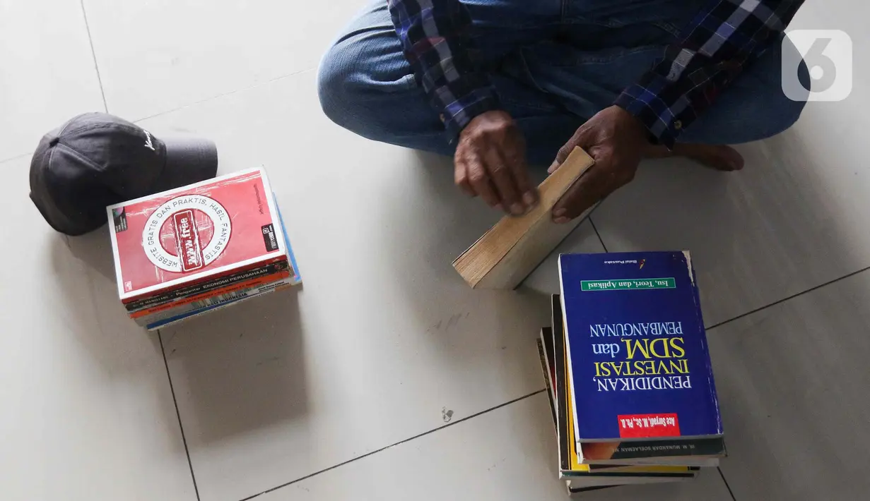 Saat ini, Pasar Kenari semakin sepi dari pengunjung. (Liputan6.com/Herman Zakharia)