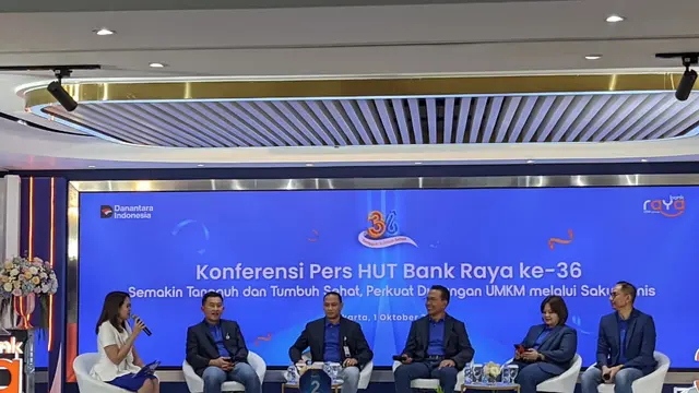 Diskusi panel pada acara Press Conference HUT Bank Raya ke-36