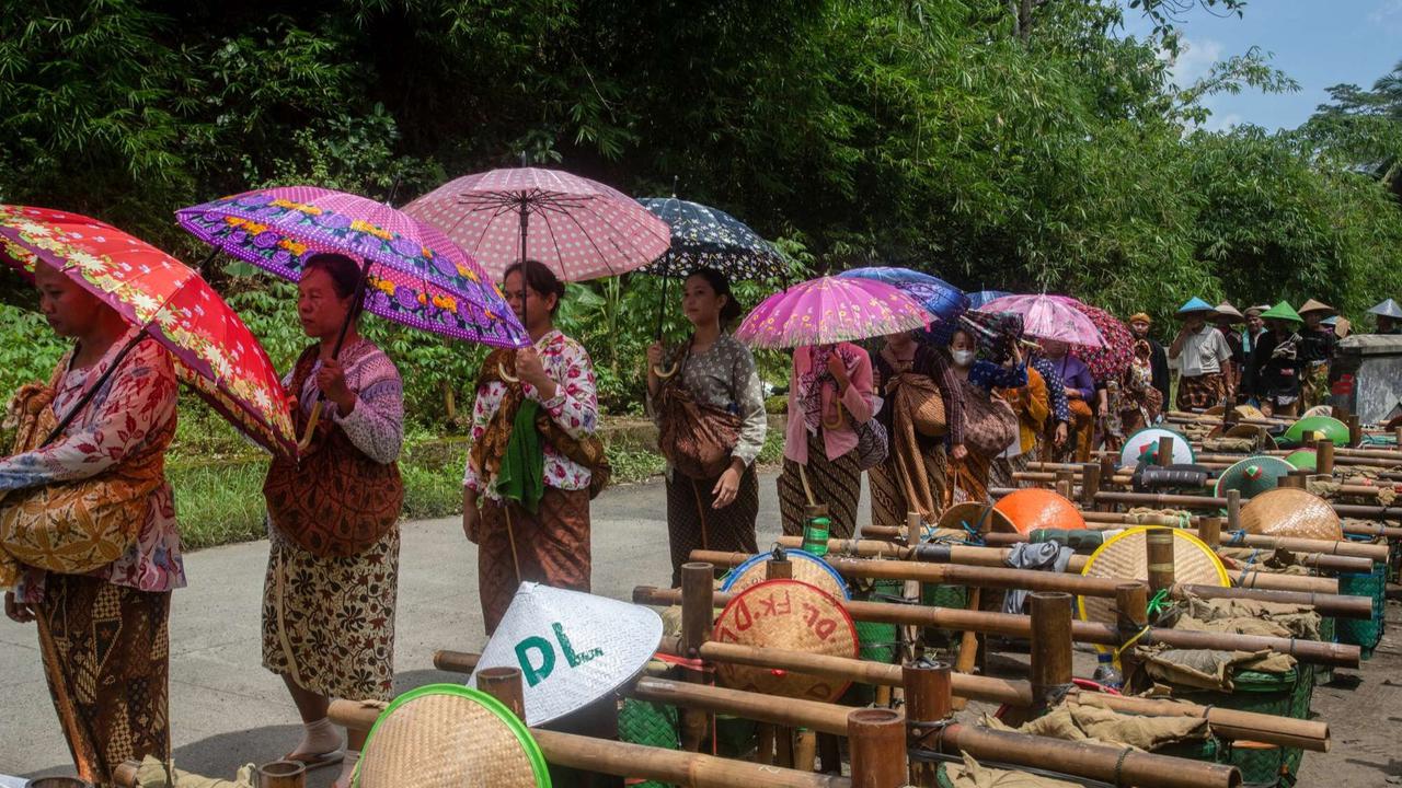 Masyarakat adat Bonokeling jalan kaki 40 km untuk ziarahi leluhur jelang Ramadan