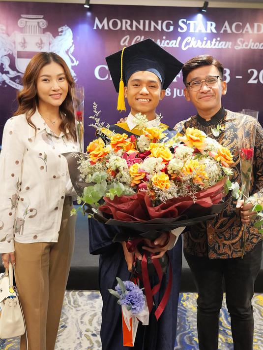 <p>Dalam keterangannya, Ruben Onsu mengucapkan selamat untuk sang putra, "Yeayyyy, Hore2 selamat @betrandpetoputraonsu." (Foto: Instagram/ ruben_onsu)</p>