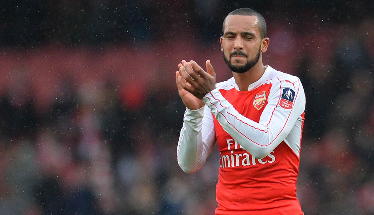 2. Theo Walcott, penyerang dengan kemampuan berlari cepat ini gagal tampil apik musim ini, pria Inggris itu hanya mampu mencetak lima gol pada ajang Liga Inggris musim ini. (AFP/Glyn Kirk) 