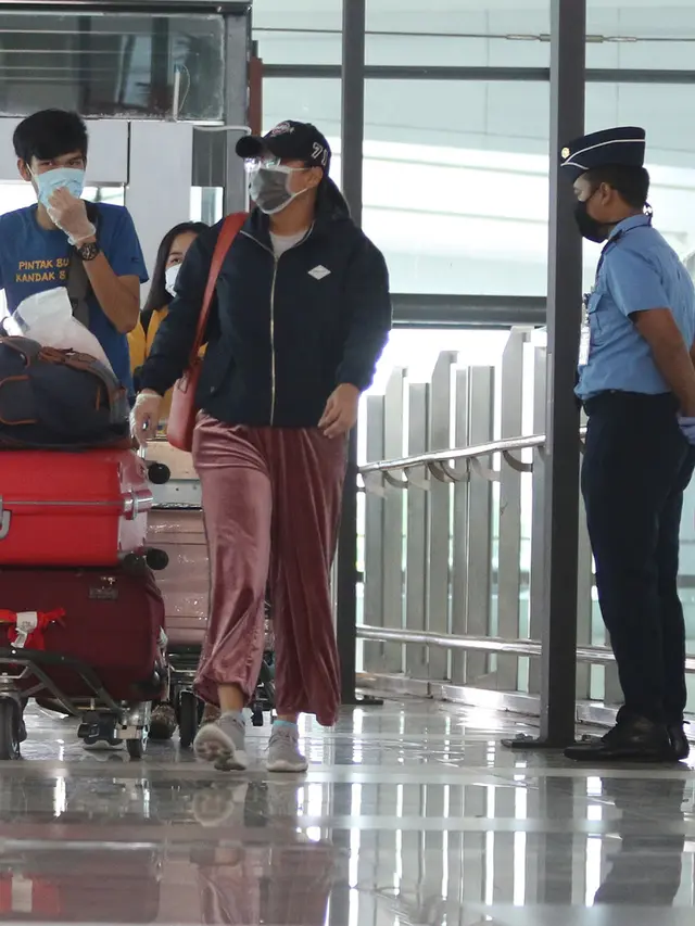 Ilustrasi pemeriksaan di bandara (Liputan6.com)