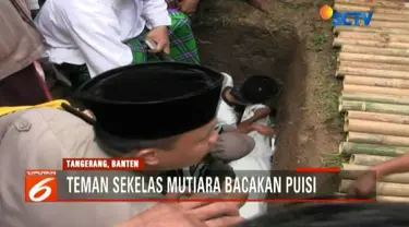 Korban pembunuhan di Tangerang dimakamkan. Ema ibu korban dan Nova Eri Erianti dimakamkan terpisah. Mereka dikebumikan di TPU Pangodokan Tangerang.