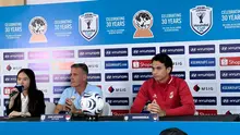 John Herdman dan Nadeo Argawinata mengikuti konferensi pers di Stadion Pakansari, Bogor, Jawa Barat, Minggu (26/7/2026) jelang laga melawan Kamboja di Piala AFF 2026 (Bola.com/Hery Kurniawan)
