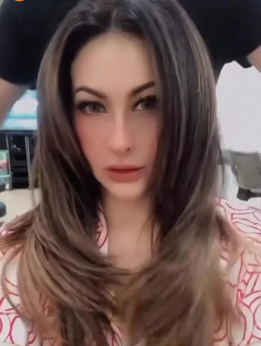 Nah, bagaimana pendapatmu mengenai rambut baru Diana Pungky? [instagram/_dianapungky_]
