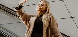Panduan menggunakan fashion item ini dapat mempermudah tampilan chic dan effortless. [Dok/Pexels.com/Mâide Arslan].