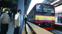 Ketua Gugus Tugas Percepatan Penanganan Covid-19, Doni Monardo meninjau aktivitas di Stasiun Manggarai, Jakarta Selatan, Senin (8/6/2020). Doni optimistis masyarakat siap menghadapi new normal. (Dok Gugas Covid-19)